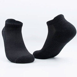 Chaussettes de sport personnalisées en gros, chaussettes OEM pour hommes, chaussettes de sport en polyester avec design personnalisé OEM - Product Image 1
