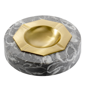 Cendrier en laiton artisanal de qualité supérieure avec accessoire de table en métal vintage pour la maison, le bureau, le salon et le bar, destiné à l'exportation - Product Image 1