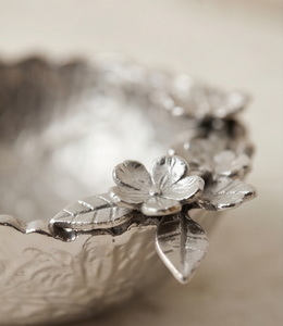 Objet décoratif sculptural d'art en argent texturé, style minimaliste contemporain, en forme de récipient, pour commande en gros, en stock - Product Image 5