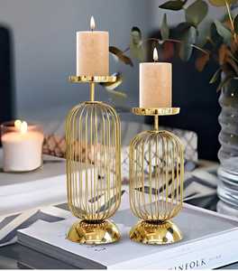 Ensemble de bougeoirs cylindriques dorés en laiton, décoration élégante pour la maison, support décoratif de table pour usage intérieur - Product Image 3