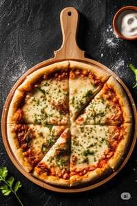 Plateau à pizza en bois écologique de qualité supérieure - Durable et compatible lave-vaisselle pour une utilisation en cuisine - Product Image 2