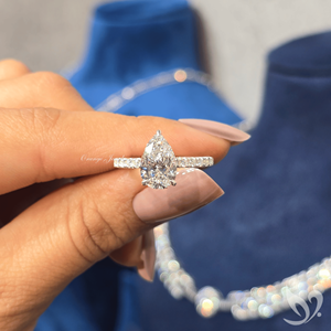 Anillo de Compromiso con Diamante Cultivado en Laboratorio, Corte Pera, 2CT, Certificado por IGI |   Anillo de oro macizo de 10 quilates con halo oculto - Product Image 4