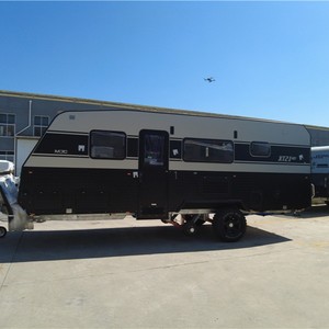 Remolque de Lujo para Camioneta Todoterreno con Cocina, Baño y Espacio para Dormir - Construcción de Acero, Capacidad de Carga de 3000 kg, Listo para 4x4 - Product Image 1