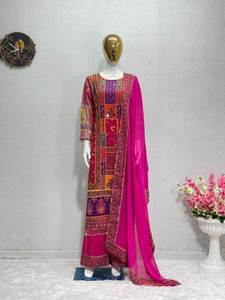 Salwar Kameez Moderne Imprimé avec Broderie Miroir, Tendance et Magnifique, pour Occasions Spéciales, en Faux Georgette de Haute Qualité, avec Pantalon et Dupatta - Product Image 5