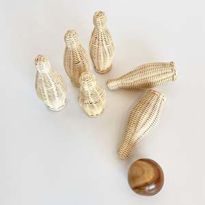 Juguete de desarrollo infantil al por mayor, juego de bolos de mimbre natural de alta calidad y tamaño mini para niños - Product Image 1