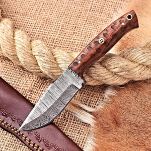 Couteau de Bushcraft en Acier Damas Forgé à la Main, Manche en Bois de Palissandre, Manche Intégral, Couteau de Chasse et de Camping avec Étui en Cuir, Personnalisable OEM/ODM - Product Image 4