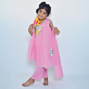 Approvisionnement direct d'usine : Long Kurti rose pâle avec col en V et manches élégantes, disponible à prix réduit - Product Image 4