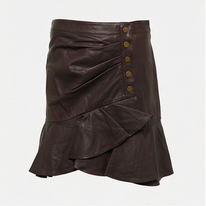 Jupe mini en cuir taille haute pour femme, asymétrique, à volants, boutonnée sur le devant, couleur unie, style brillant, toutes saisons - Product Image 1