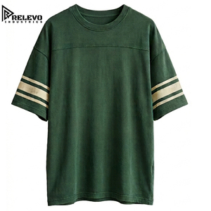 เสื้อยืดผู้ชายสีเขียวฟอเรสต์ลายตัวอักษรแบบฟอกสีสไตล์วินเทจตะเข็บแนวนอนที่อกผ้าคอตตอนหนาน้ำหนักมากทรงโอเวอร์ไซส์สไตล์สตรีทแวร์ - Product Image 1