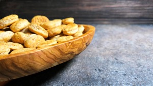 Assiettes rondes en bois écologiques de qualité supérieure pour la décoration de la maison et les cadeaux de cuisine par Blatant Exports - Product Image 4