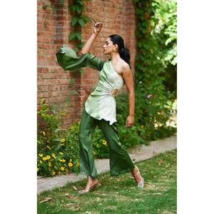 Conjunto coordinado Indo-Occidental verde para mujer, top asimétrico de un solo hombro con pantalones palazzo, atuendo festivo para fiestas. - Product Image 2