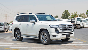 Toyota Land Cruiser LC 300 d'occasion 2024, essence turbo, transmission automatique, moteur 3,34 litres, 4x4, conduite à droite - Product Image 3