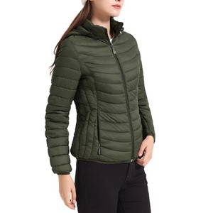 Veste matelassée à capuche pour femme de qualité supérieure OEM, imperméable, écologique, couleur unie, manches longues, fermeture éclair, chaude pour l'hiver - Product Image 5