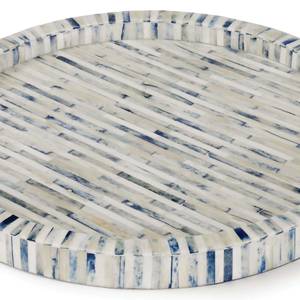 Plateau décoratif rond en bambou avec motif horizontal bleu et blanc, style côtier, artisanal, accessoire d'intérieur, organisateur - Product Image 3