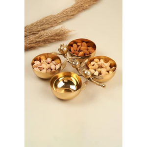 Ensemble de bols de service en métal doré avec motif floral, faits à la main pour fruits secs et noix, utilisation pour les fêtes, finition polie, style glamour - Product Image 1