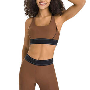 Ensemble de yoga et fitness haut de gamme : Legging taille haute et brassière de sport dos nageur avec bordure contrastante, tenue de sport 2 pièces pleine longueur - Product Image 3