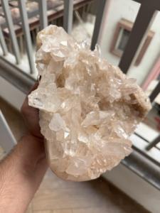 Cristal de quartz clair de l'Himalaya de qualité supérieure |   Pierre naturelle de guérison pour collection et décoration - Product Image 1