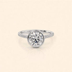 Anillo de compromiso con diamante cultivado en laboratorio de corte redondo y engaste de bisel en oro blanco de 14K con banda pavé, anillo de promesa minimalista para boda - Product Image 4