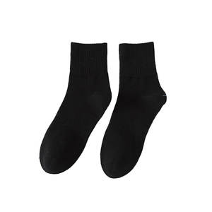 Chaussettes personnalisées avec impression de logo, fabricant et fournisseur de chaussettes en coton sur mesure pour les acheteurs en gros - Product Image 1