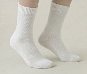 Chaussettes ras du cou pour femmes, blanches, couleur unie, tricotées, respirantes, pour usage quotidien, longueur standard, printemps - Product Image 2