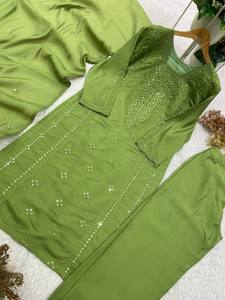 CETTE SAISON, DÉCOUVREZ NOTRE ENSEMBLE DE HAUT ET PANTALON BRODÉS À LA MAIN AVEC DUPATTA - Product Image 5