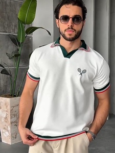 เสื้อโปโลแขนสั้นสีขาวคุณภาพพรีเมียมสำหรับผู้ชาย ปักลายไม้เทนนิสไขว้ คอวี ผ้าฝ้ายอ๊อกซ์ฟอร์ด - Product Image 3