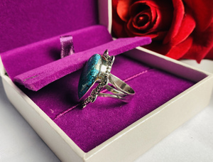 Krittika Jewelers Bague de fiançailles et de mariage unisexe en argent sterling 925 avec pierre précieuse turquoise taille poire, sertissage clos classique, pour les occasions spéciales - Product Image 4