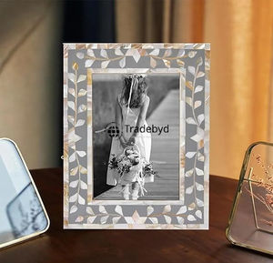 Marco de Fotos Elegante con Incrustaciones de Madreperla Hecho a Mano por Tradebyd - Product Image 1
