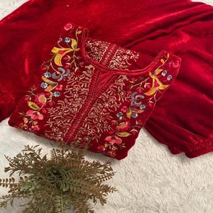 Conjunto Étnico Elegante para Mujer VASTRA COTTAGE, Top de Terciopelo con Bordado, Interior Microfibra, con Pantalones Palazzo de Terciopelo a Juego, Ideal para Fiestas - Product Image 1