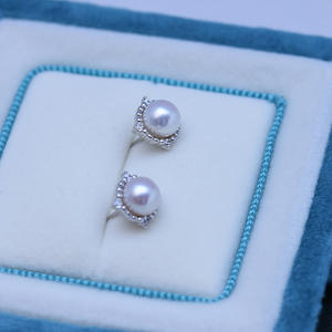 Zhuji Danshui S925 <b>Silver</b> Live Cross-border Wholesale Double Pearl White Strong Light Butterfly Earnail Fashion <b>Stud</b> Earrings - Product Image 4