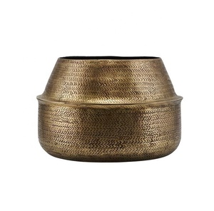Florero de flores antiguas de metal grande cónico diseño martillado Mesa decorativa florero más vendido - Product Image 6
