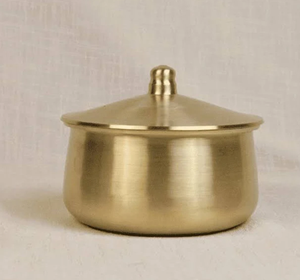 Classic glossy brass handi showcasing traditional clean lines, a flat lid, and sturdy side rings. Available at wholesale price. - Product Image 5