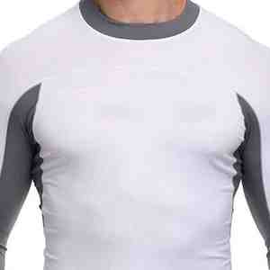 Chemises de compression pour hommes OEM de qualité supérieure, imprimées par sublimation, en polyester, pour la gym, le fitness, le surf et la plongée - Product Image 4