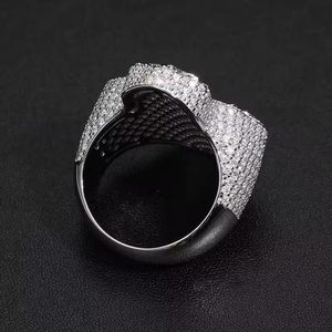 Anillo de Cruz de Oro Blanco para Hombre con Diamantes Naturales de Corte Baguette, Estilo Religioso, Diamantes de Color D, Joyería - Product Image 4