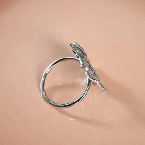 Anillo de Servilleta de Latón con Forma de Flor, Moderno, Lujoso y Duradero, de 4.5 cm, para Restaurantes, Decoración de Mesa de Boda, de Ambar Exports - Product Image 4
