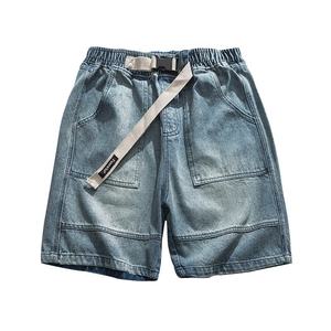 Pantalones cortos de mezclilla cargo para hombre al por mayor, de alta calidad, lavado ligero, estilo streetwear con paneles y cordones ajustables - Product Image 4