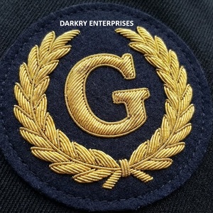 Écusson de blazer personnalisé fait main en fil d'or brodé, motif lettre G, couronne, insignes maçonniques - Product Image 1