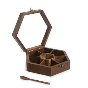 Caja de especias tradicional de madera con diseño de compartimentos tallados para almacenamiento de hierbas - Product Image 4