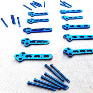 Placas TPLO Veterinarias de Titanio 2.0/2.4/2.7/3.5mm, Juego de 280 Tornillos de Bloqueo, Java Surgical - Product Image 1