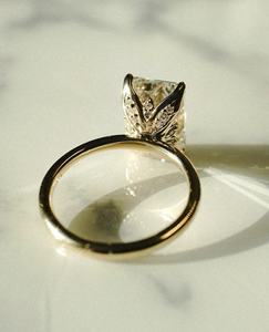 แหวนเพชรทรงทิวลิปเจียระไนแบบโซลิแทร์ มรกต สำหรับผู้หญิง ทองคำขาว 14K ของขวัญวันเกิดสุดหรูสำหรับคนรัก - Product Image 4