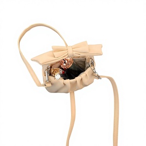 Bolso Bandolera Clásico de PU con Pliegues y Detalle de Lazo, Bolso de Hombro Cuadrado para Mujer, Moderno y Elegante para el Trabajo - Product Image 6