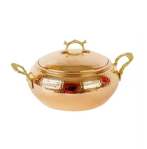 Olla de Cobre Puro Martillado Royal con Asas Decorativas de Latón Dorado y Tapa de Diseño - Set de Utensilios de Cocina - Product Image 1