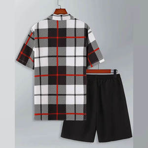 Conjunto de camiseta y pantalones cortos para hombre de alta calidad y cómodo, recién llegado, conjunto informal de manga corta con estampado de alta calidad. - Product Image 2