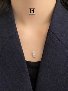 Colgante de Diamante con Forma de Figura Única, Corte Mixto, Joyería Fina de Oro de 14K - Product Image 2
