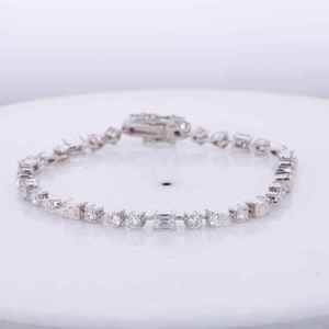Bracelet Tennis pour Femme en Argent 925 Plaqué Rhodium avec Diamants Taille Baguette Sertis en Canal, Bijou Classique de Mariage - Product Image 2