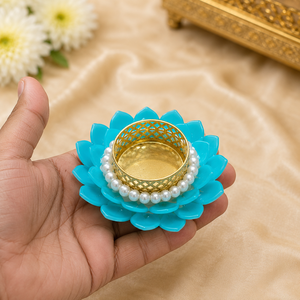 New arrival Flower Shape Pearl Tealight Holder Gold Metal Candle Stand for Home Wedding Decor Elegant Handmade Art Candle Holder - Product Image 3