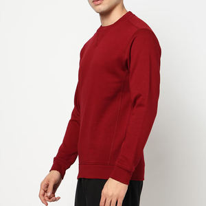เสื้อสเวตเชิ้ตแขนยาวคอกลมสีแดงเลือดหมูสำหรับผู้ชาย ผ้าฟลีซ รับทำโลโก้ตามสั่ง รับผลิตแบบ OEM ODM ขายส่งเสื้อผ้า - Product Image 2