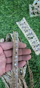 Tela de encaje premium con espejos bordados a mano, ribete de encaje tradicional con espejos para decoración de vestidos, saris y prendas textiles. - Product Image 3