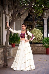 Lehenga Choli de Rayón Puro Premium con Trabajo de Espejo Gamthi, Lentejuelas y Encaje, 8 Metros, Diseño de Campana, Ropa Étnica para Mujer, Calidad de Exportación - Product Image 3