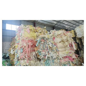 Residuos de espuma de polietileno mixto para reciclar en gránulos de plástico y productos de embalaje de espuma - Product Image 4